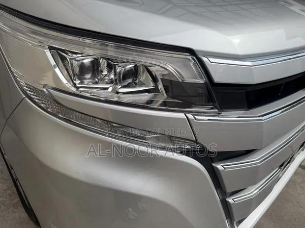 Toyota Noah 2021 Silver