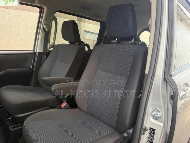 Toyota Noah 2021 Silver