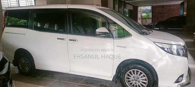 Toyota Esquire 1.8 FWD Hybrid (7 Seater) 2016 Pearl