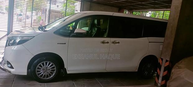 Toyota Esquire 1.8 FWD Hybrid (7 Seater) 2016 Pearl