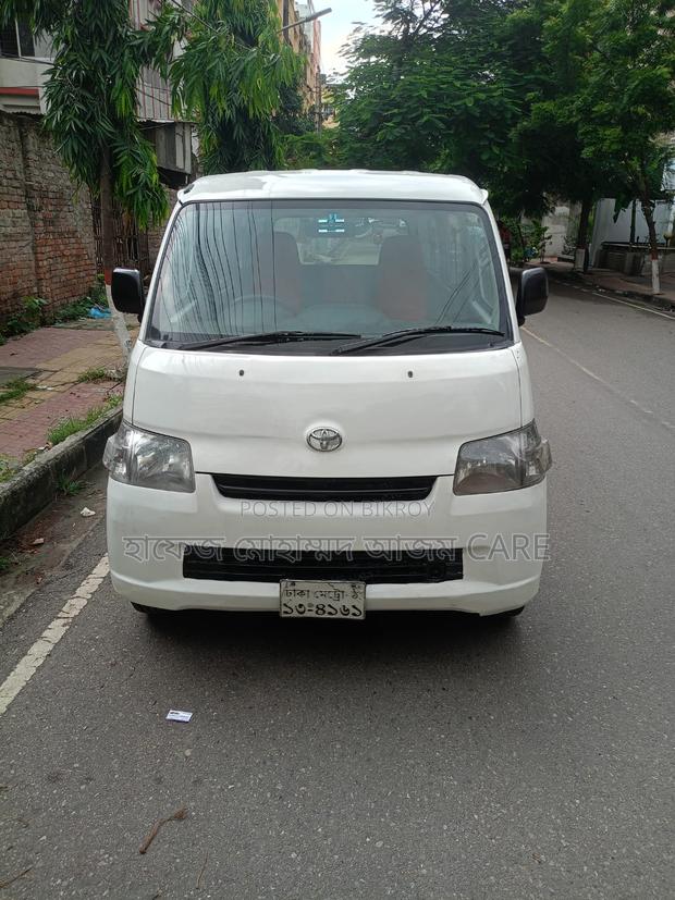 Toyota Noah 2011 White