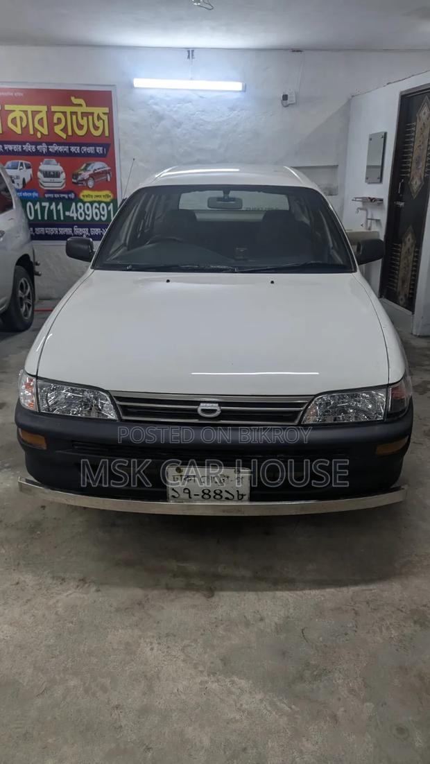 Toyota Corolla 2000 White
