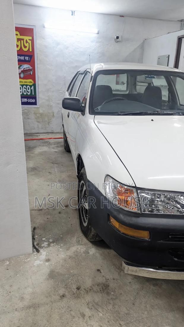 Toyota Corolla 2000 White