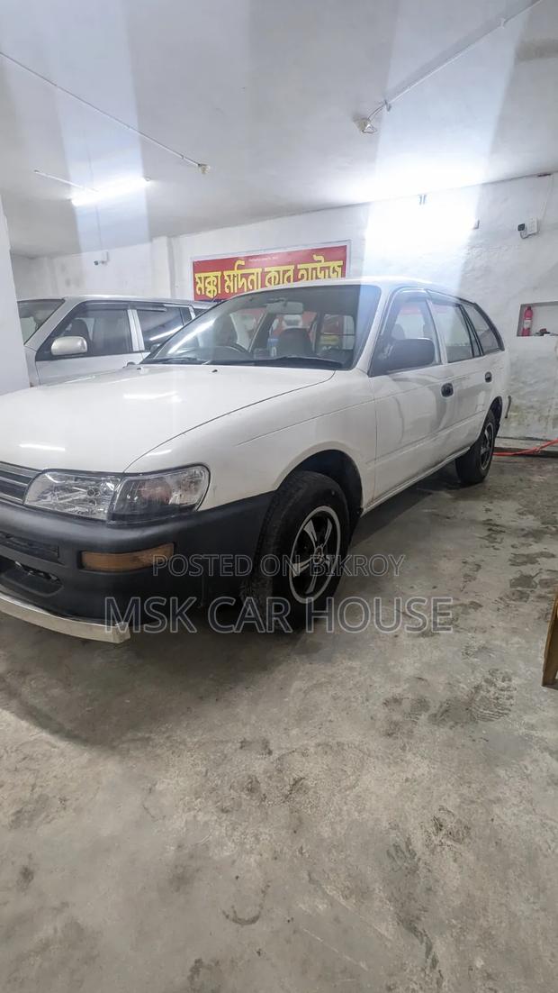 Toyota Corolla 2000 White