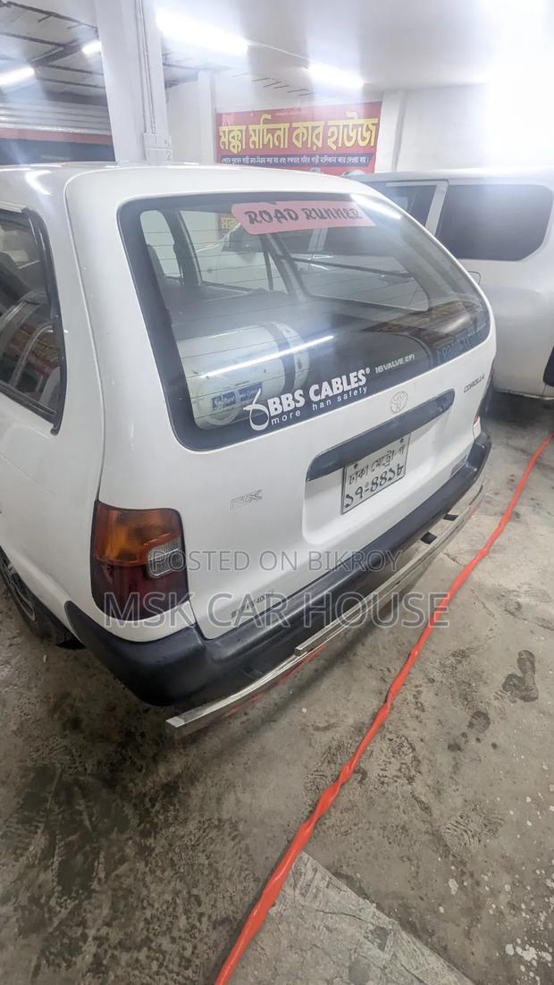 Toyota Corolla 2000 White