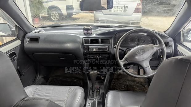 Toyota Corolla 2000 White