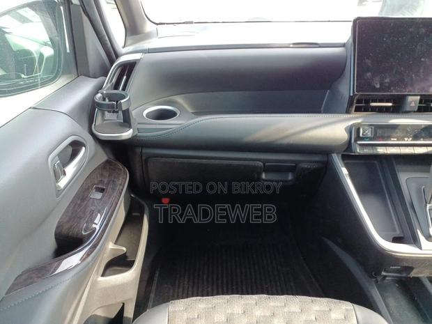 Toyota Noah 2022 Pearl