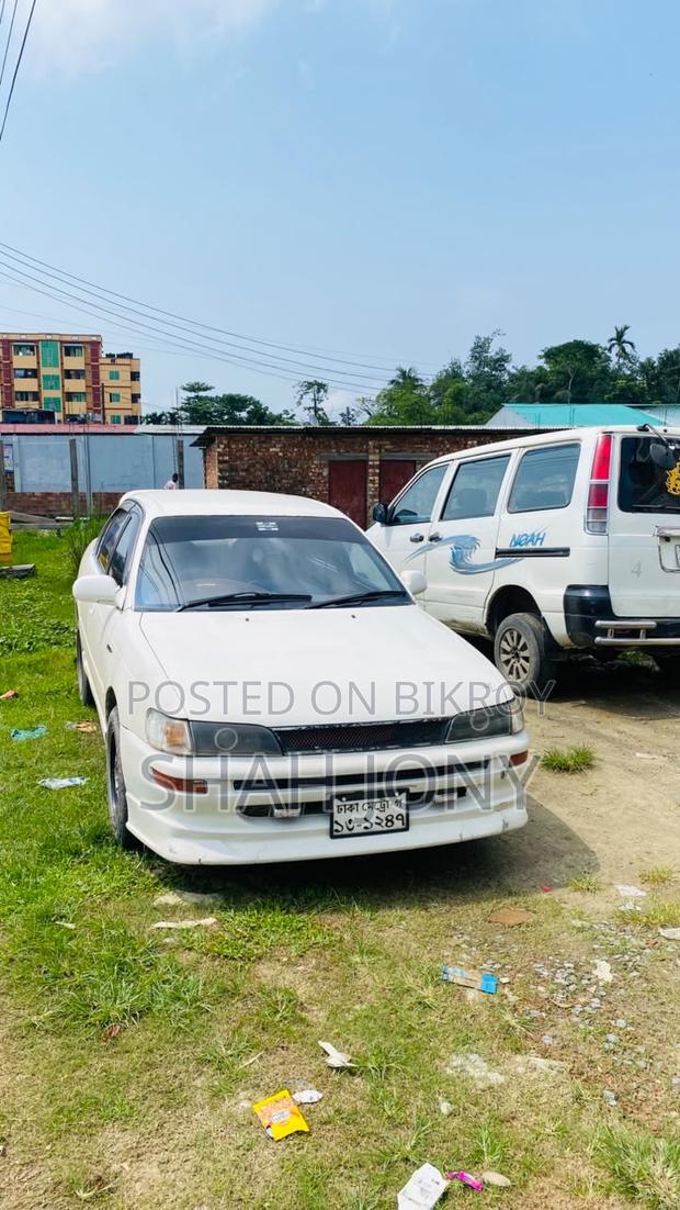 Toyota Corolla Automatic 1999 White