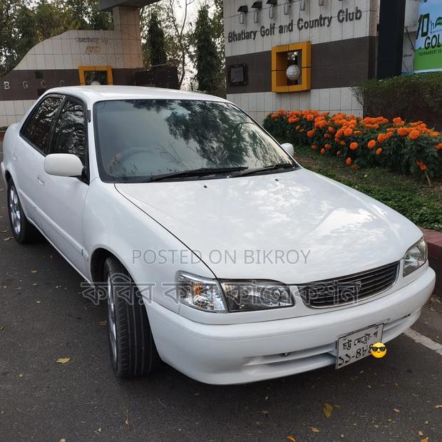 Toyota Corolla 1999 White
