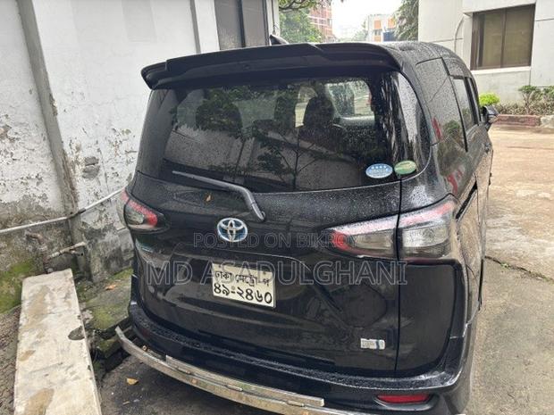 Toyota Sienta 2017 Black