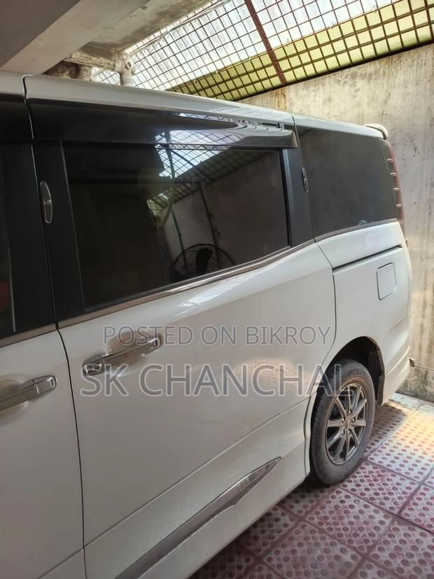 Toyota Esquire 1.8 FWD Hybrid (7 seater) 2021 Pearl