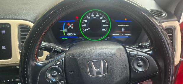 Honda Vezel 1.5 Hybrid 2WD 2016 Red