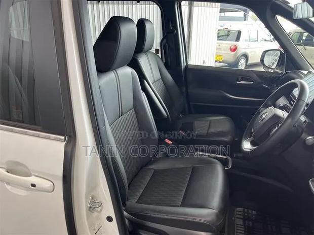 Toyota Noah 2022 Pearl