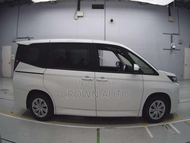 Toyota Noah 2022 Pearl