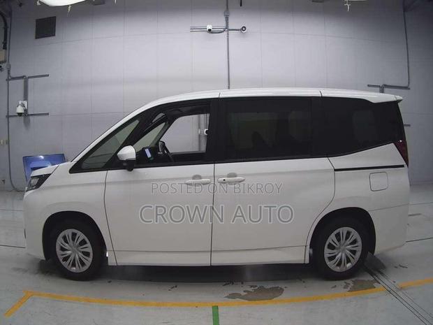 Toyota Noah 2022 Pearl