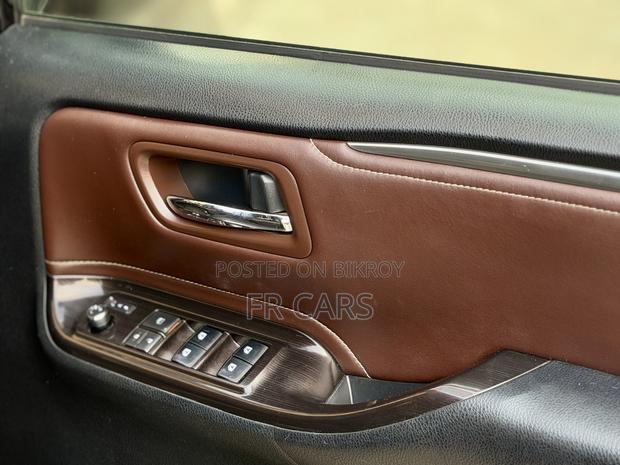 Toyota Esquire 1.8 FWD Hybrid (7 Seater) 2018 Purple