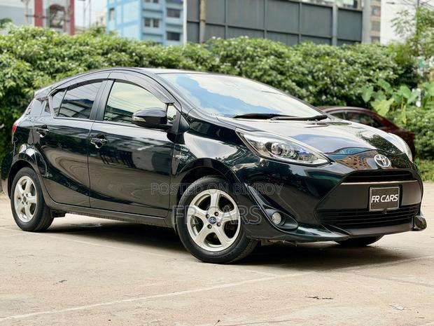 Toyota Aqua 2017 Black