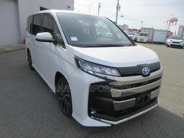 Toyota Noah 2022 White