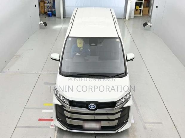 Toyota Noah 2022 White