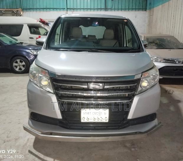 Toyota Noah 2017 Silver