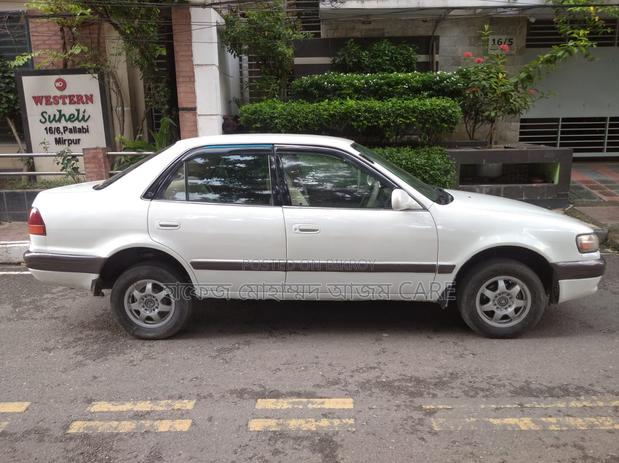 Toyota Corolla 1996 White
