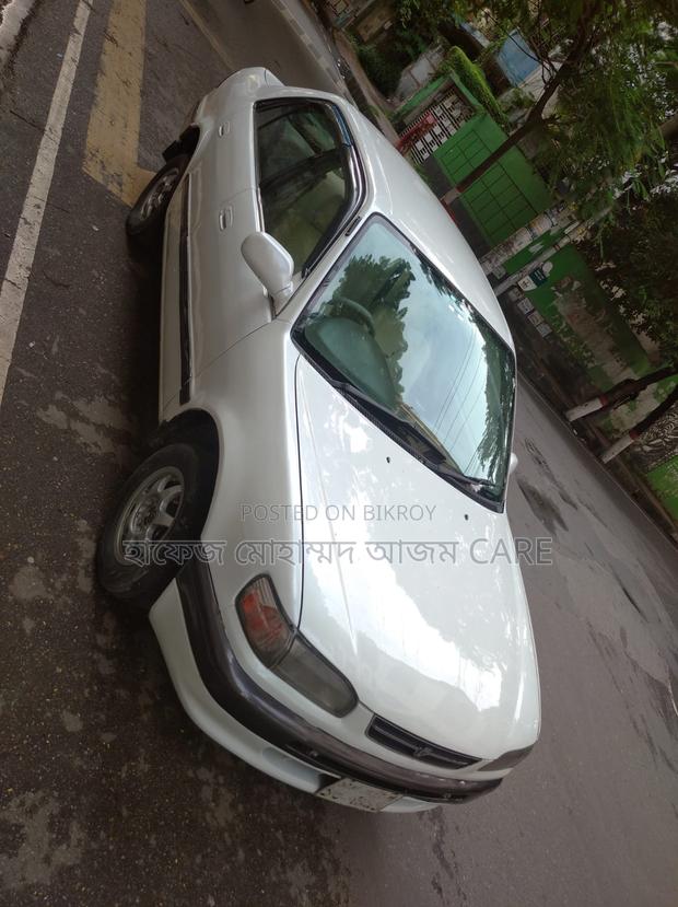 Toyota Corolla 1996 White