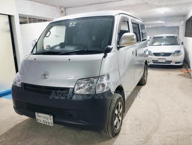 Toyota Noah 2012 Silver