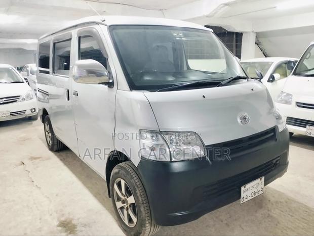 Toyota Noah 2012 Silver