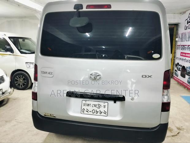 Toyota Noah 2012 Silver