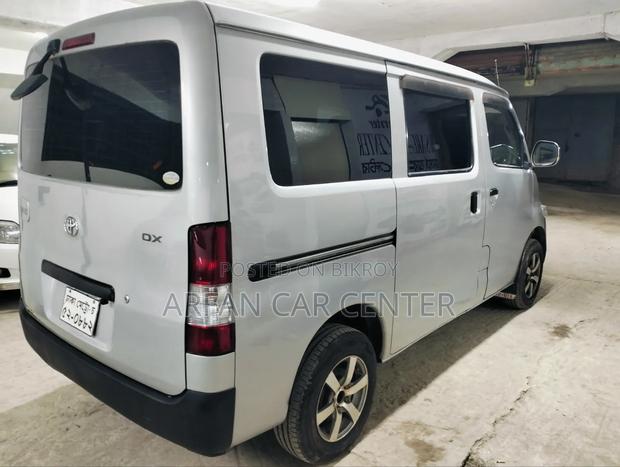 Toyota Noah 2012 Silver