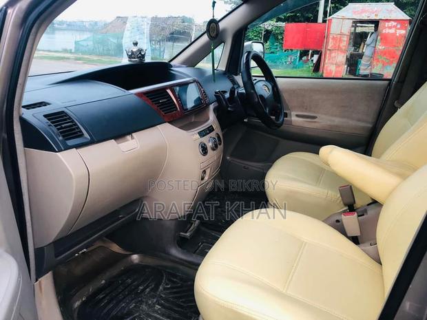 Toyota Noah 2.0 AWD (8 Seater) 2006 Gold