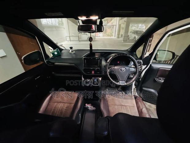 Toyota Esquire 2017 Pearl