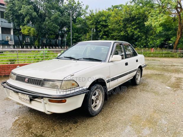 Toyota Corolla 1991 White
