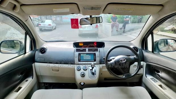 Toyota Passo Sette 2009 Gold