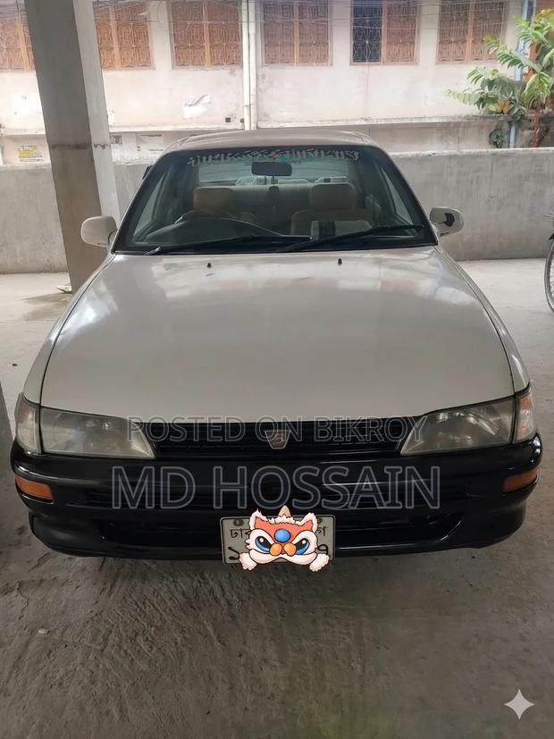 Toyota Corolla 1993 White