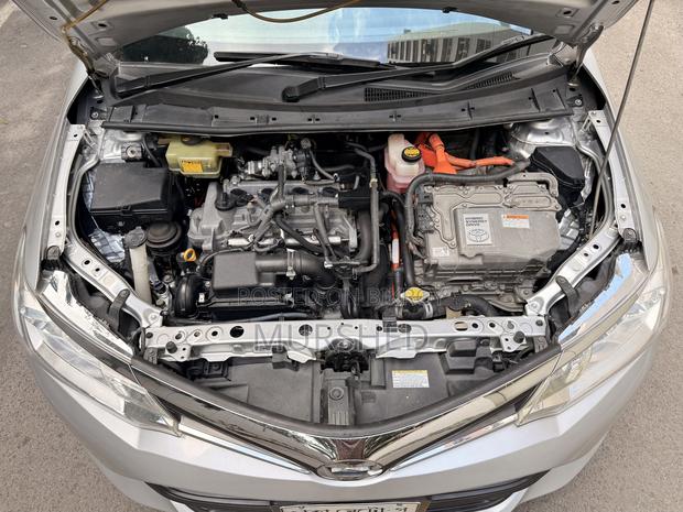 Toyota Corolla Fielder 1.5 Hybrid FWD 2016 Silver