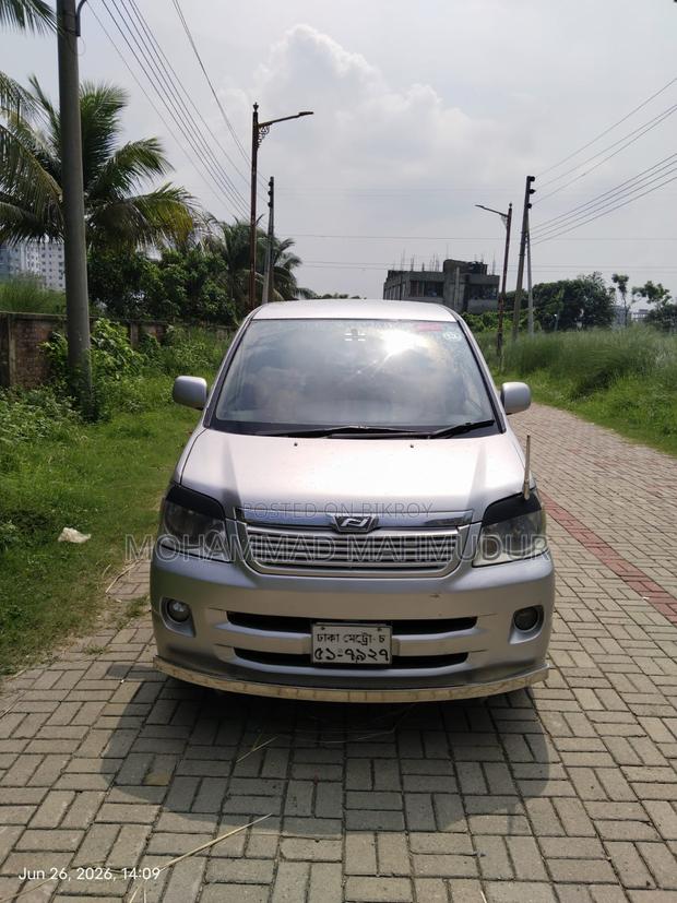 Toyota Noah 2.0 AWD (8 Seater) 2003 Silver