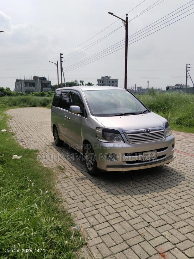 Toyota Noah 2.0 AWD (8 Seater) 2003 Silver