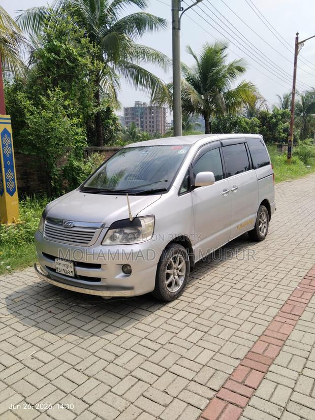 Toyota Noah 2.0 AWD (8 Seater) 2003 Silver