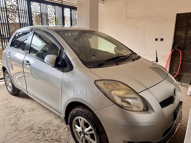 Toyota Vitz 1.0 FWD 5dr 2008 Silver