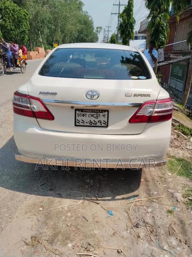 Toyota Premio 2012 Orange