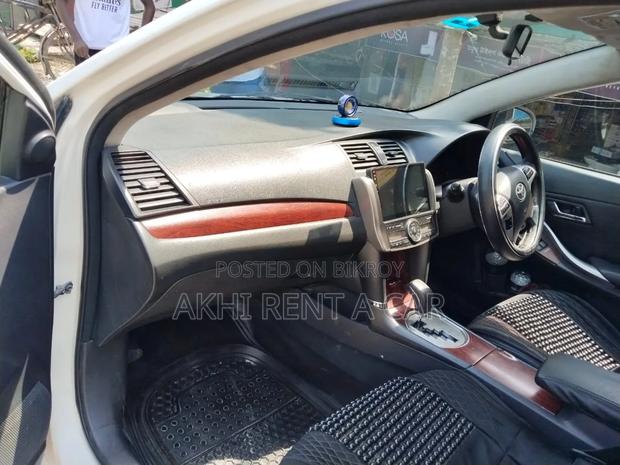 Toyota Premio 2012 Orange