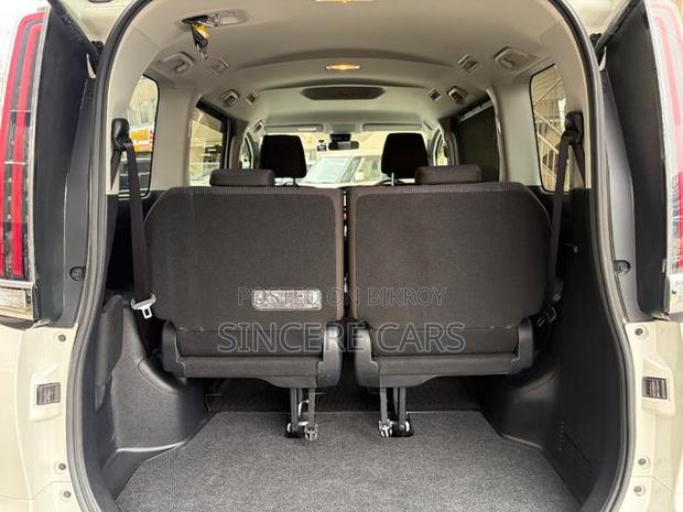 Toyota Noah 2021 Pearl