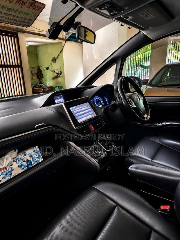 Toyota Esquire 1.8 FWD Hybrid (7 Seater) 2015 Black