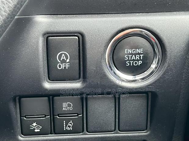 Toyota Noah 2021 Silver