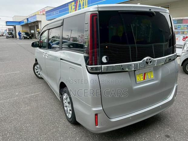 Toyota Noah 2021 Silver