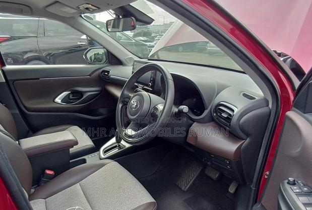 Toyota Yaris Cross 1.5 Hybrid FWD 2021 Red