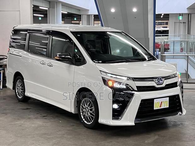 Toyota Voxy 2021 Pearl