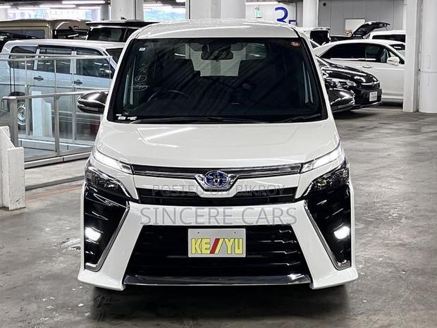 Toyota Voxy 2021 Pearl