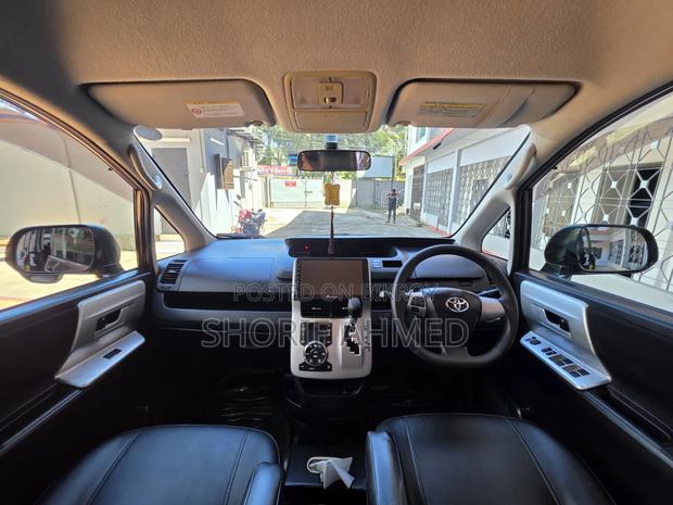 Toyota Noah 2011 Gray